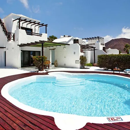 Holiday Villas Kamezi Playa Blanca Ace03034 Oyf Feriehus *